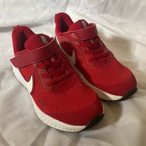 RED NIKE REVOLUTION 5 SHOES